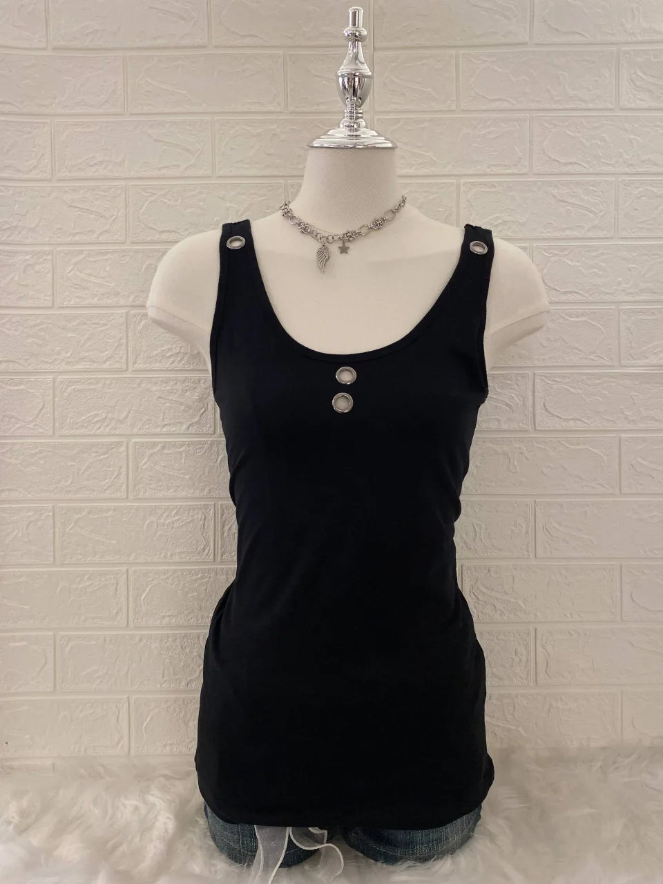 Black Grommet Tank 1