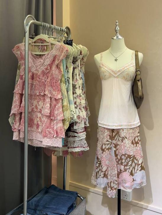 Whimsy vintage tops at UN.WASTELANDS 313@Somerset